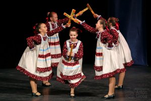 "Весёлая хлопушка", театр-студия "Жар-птица". "Merry cracker", theater-studio "Firebird".