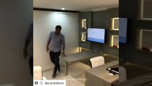 Откидной стол для маленькой кухни.