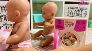 Как мама  уложила спать двойняшек, Машу и Мишу беби бон . Кто ест на ночь ?