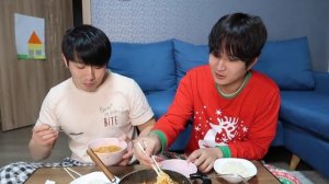 СЕКРЕТЫ КОРЕЙСКОЙ КУХНИ! КОРЕЙСКИЙ ДРУГ УЧИТ МЕНЯ ГОТОВИТЬ КИМЧИТИГЕ! НИКОЛАЙ ПО-КОРЕЙСКИ