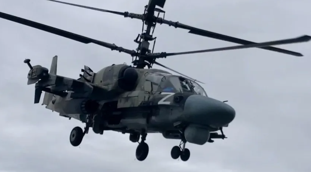 «Аллигаторы» на охоте: уничтожение ВСУ вертолетами Ка-52 под Северском сняли на видео