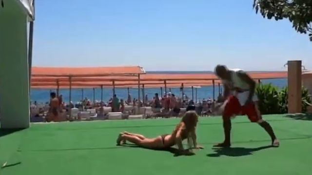 "Надо подкачаться" Кто сказал что девочки слабые? смотреть онлайн