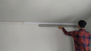 Монтаж пенополистирольных плинтусов.