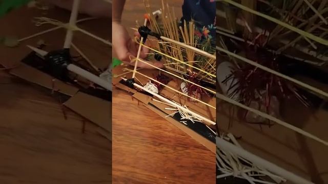 Кристинка малинка сделала жилище древнего человека! как жили люди в древности, очень интересно! смотреть онлайн