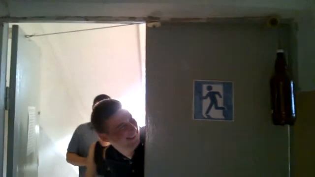 Дверной доводчик в военной общяге смотреть онлайн