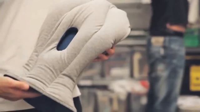 Обзор подушки Ostrich Pillow - это подушка страус для сна где прийдется