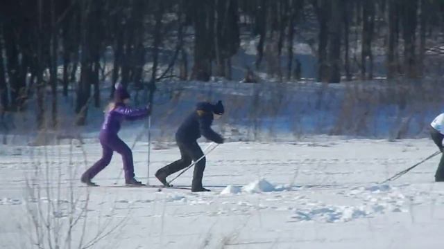 На ЛЫЖАХ ПОЦАН УПАЛ В СНЕГ смотреть онлайн