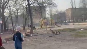 Мариуполь, раздача гуманитарной помощи на улице Сеченова, 3 апреля.