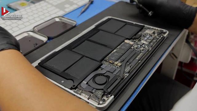 MacBook Air 11"2013 A1465  เปลี่ยนแบเตอรี่เสื่อม หมดเร็วแบตเตอรี่ มาตรฐาน รับประกัน 1 ปี