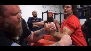 ARMWRESTLING Школьник и Девон Ларрат Правильный перевод