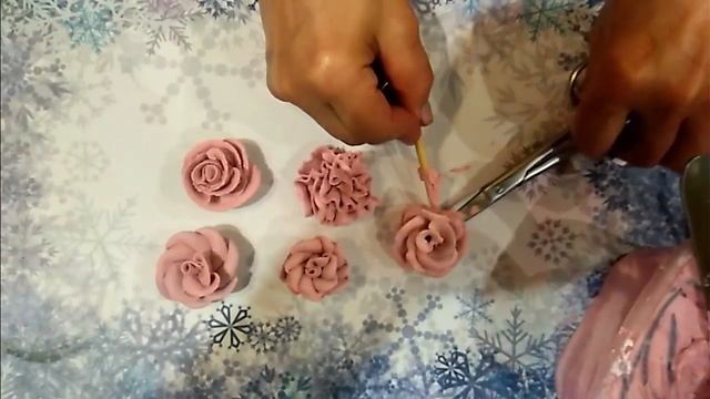 Цветы из крема. Розы, хризантемы и другие из взбитых сливок.