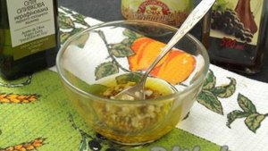 Салат с свежими кабачками, помидорами и щавелем