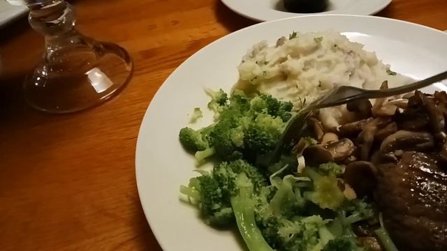 США.В ресторане коктейль с жевачкой. смотреть онлайн