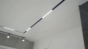 Вырез-ниша под экран проектора из профиля Lumfer.