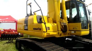 KOMATSU  PC 220-8MO