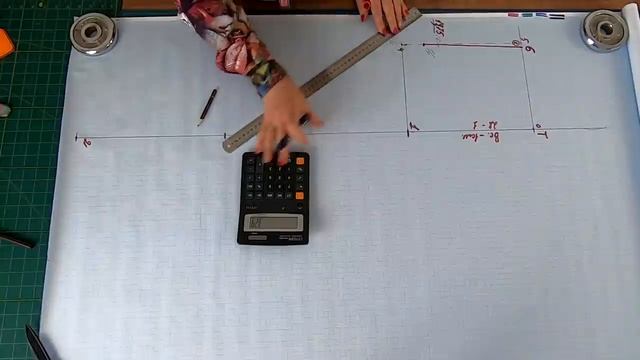 Как сшить леггинсы без выкройки за 20 минут на любой размер. Раскрой сразу на ткани.mp4 смотреть онлайн