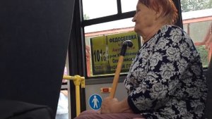 ЗАБАВНАЯ БАБУШКА В МАРШРУТКЕ Старый Оскол