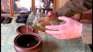 Как выглядит прошлогодний мёд с акации
