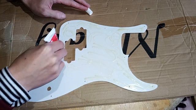 フェンダープレシジョンベースのピックガード作成 making fender precision bass pickguard смотреть онлайн