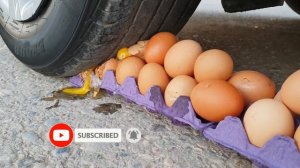 машина давит много Яиц интересный эксперимент!Crushing crunchy&soft things by car!Experiment