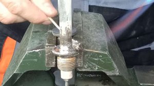 Что делать если потекли ТЭНы. Побежала вода между штуцером и трубкой тэна.