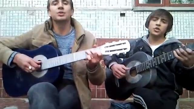 Черные глаза на гитаре. Чёрные глаза песня. Ахра кварчелия. Песня под гитару карие глаза. Мама на гитаре.