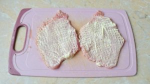 Рулетики из свинины с сыром на сковороде