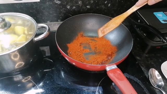 Как приготовить тушеную картошку с мясом. Без томатной пасты.