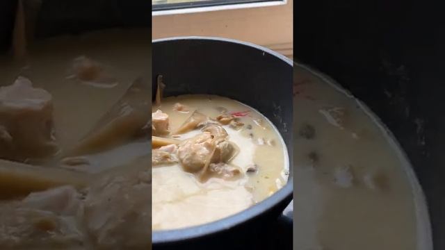 Попробуйте готовый Tom Yum Thai Kha. Заказывайте готовые супы на мясничий.онлайн