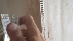 установка пластиковых уголков