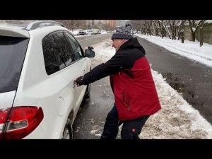 Примёрзли двери и замёрзла личинка замка. Что делать и как попасть в автомобиль?
