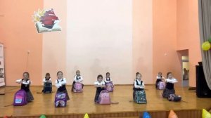 Танец •мы маленькие дети• 2 «Е»