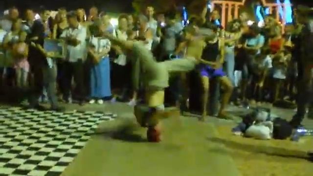 Брейкданс в Геленджике, 08/2007 смотреть онлайн