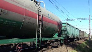 Электровоз ВЛ80С-573 с грузовым поездом