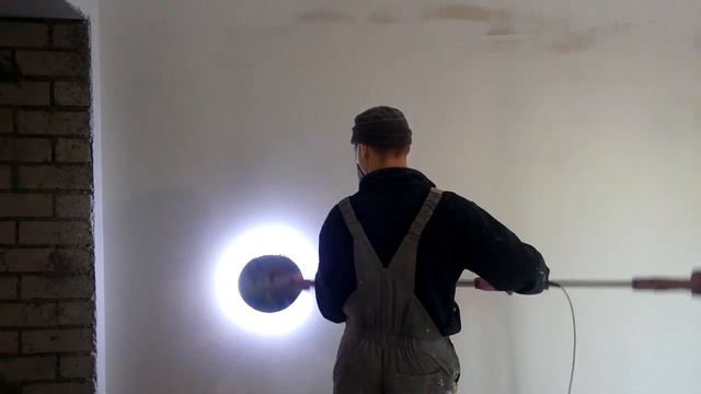 Шлифование шпаклевки с применением шлифовальной машины и пылесоса смотреть онлайн