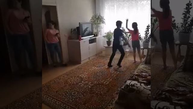 #ТАНЦЫДОМА #УЧИМСЯ #СТАРАЕМСЯ Артём - Таня.