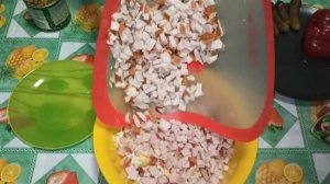 Оливье с болгарским перцем и копчёным мясом