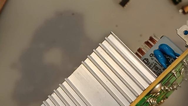 Оловоотсос / Демонтажная станция W.E.P 948. Часть №1. Что внутри и демонтаж разъёма в 96 контактов. смотреть онлайн