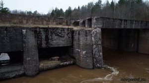 Плотина старой ГЭС на реке Холова