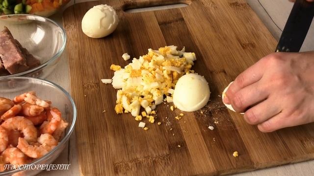 Этот салат ОЛИВЬЕ? ПО-НАСТОЯЩЕМУ ПРАЗДНИЧНЫЙ!✨//OLIVIER SALAD WITH SHRIMP AND TUNA! смотреть онлайн