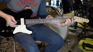Squier Paranormal Baritone Cabronita Telecaster - Noodling