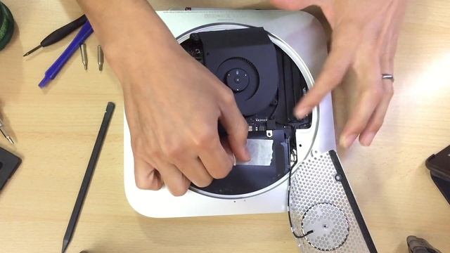 Destapando tu Mac Mini | Cambio de HDD a SSD | Facil Y Rapido! смотреть онлайн