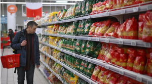 Магазины обяжут блокировать продажу просроченных продуктов