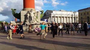 Сальсатека у Ростральной колонны