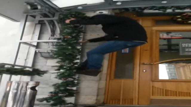 Пряности и радости, кровью и потом, шумный склад, ящик.