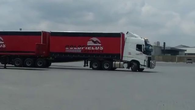 How to reverse a 25.6 m PBS truck safety смотреть онлайн