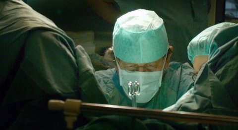 Герои нашего времени: как врачи доставали боеприпас из груди раненного бойца