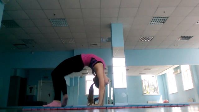 VLOG: Киев. Автошкола. ТРЮКИ В СПОРТЗАЛЕ. Вечер с сестрой