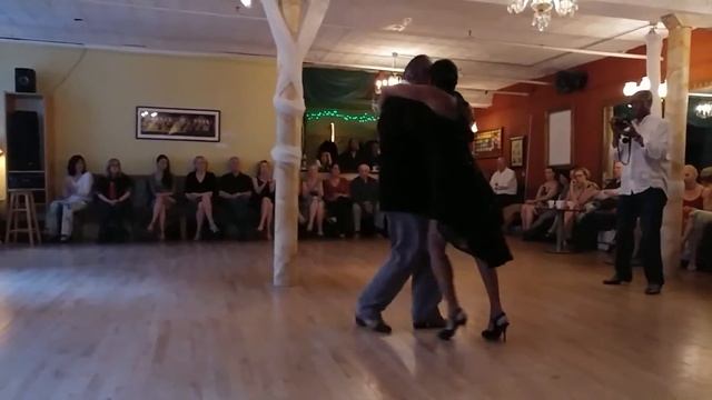 Jorge y Jasmin bailan Milonga traspie смотреть онлайн