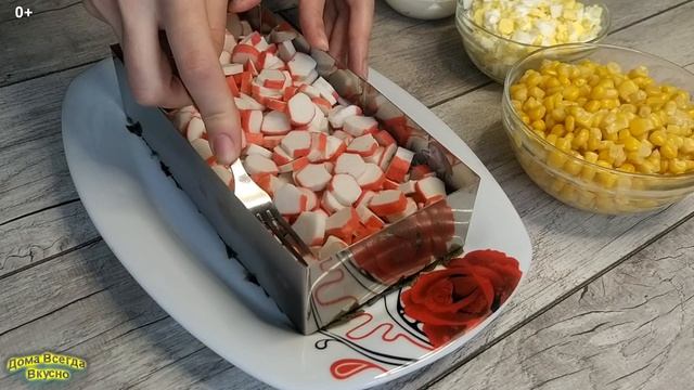 Как приготовить вкусный салат с морской капустой и крабовыми палочками. Простой рецепт салата. | 0+